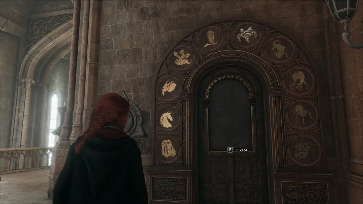 Hogwarts Legacy : Comment résoudre le puzzle de la porte du Grand Escalier